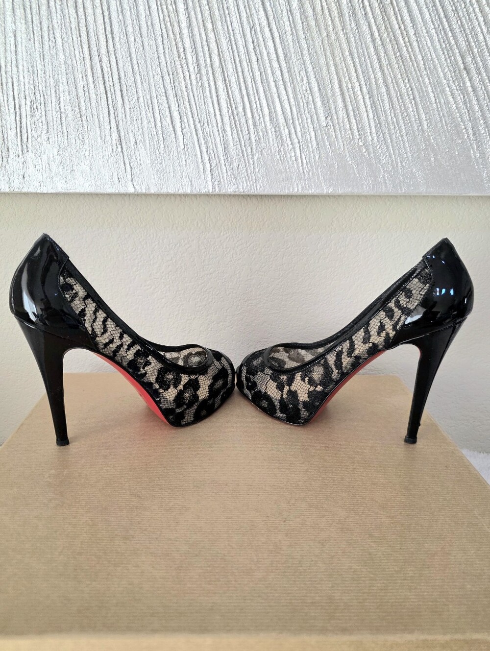 Authentic Christian Louboutin Black Lace & Patent Leather Peep Toe Pumps EU 38.5 - Picture 6 of 16